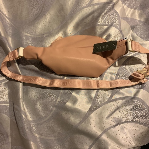 BNWT BLUSH PINK GUESS FANNY PACK - Picture 2 of 3